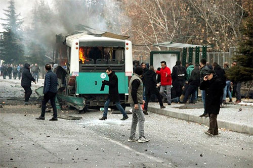 Atentado contra un autobús con militares en Turquía